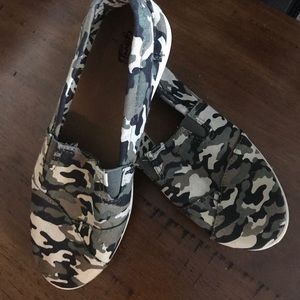 Women’s 7 Camo Shoes - green, black, flat loafers